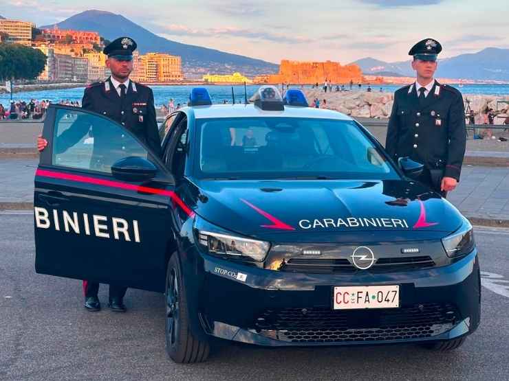 Carabinieri di Napoli, auto elettrica