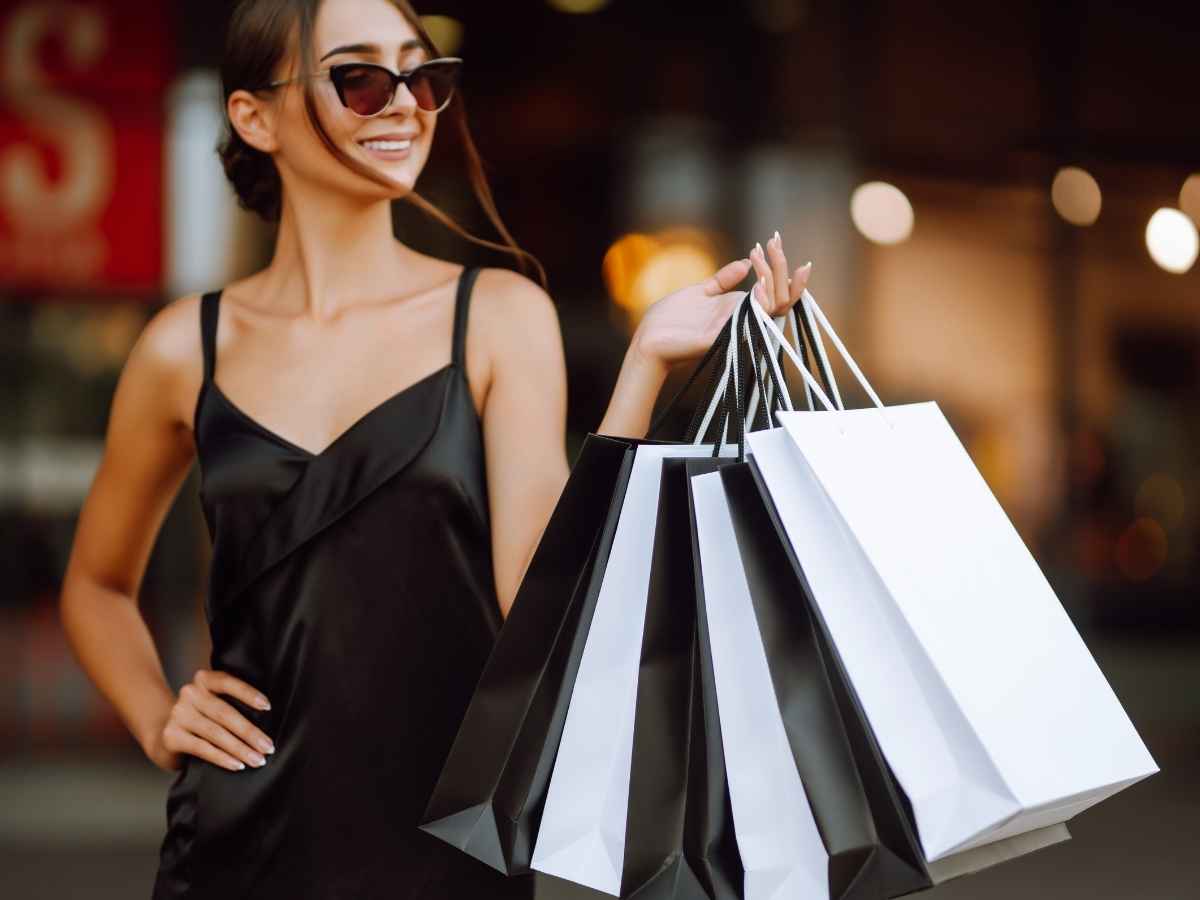 Saldi estivi 2026 al via in Campania