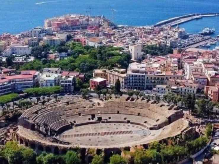 Assedio del bradisismo nei Campi Flegrei