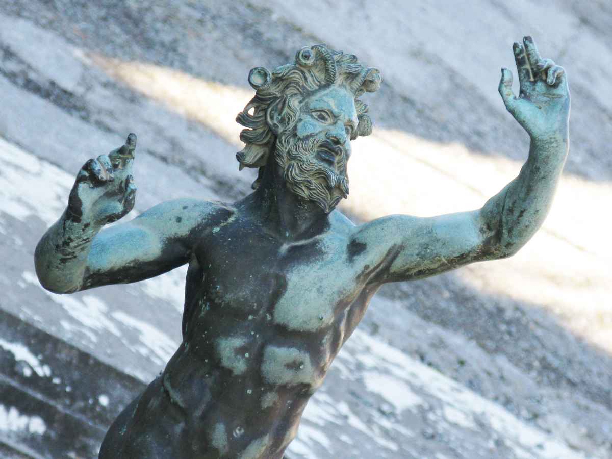 Abusi su un minorenne negli Scavi di Pompei
