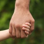 Allontanati i tre figli del papà di Fortuna
