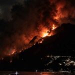 Inferno di fuoco tra Positano e Vico Equense