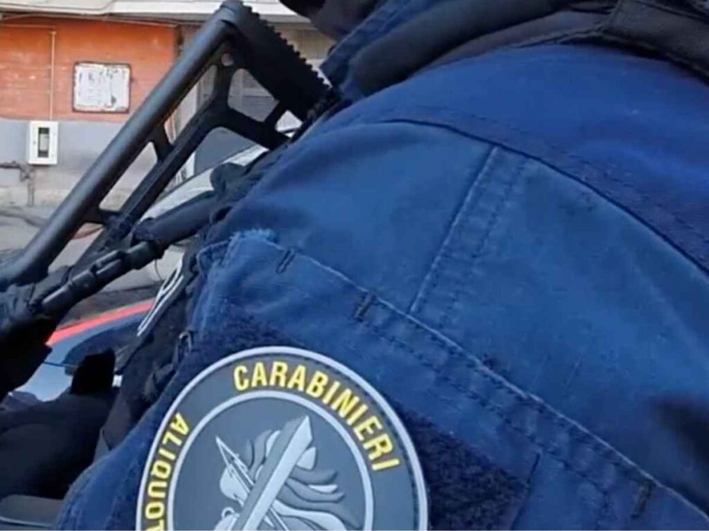 Scampia, fuga prima del blitz dei Carabinieri