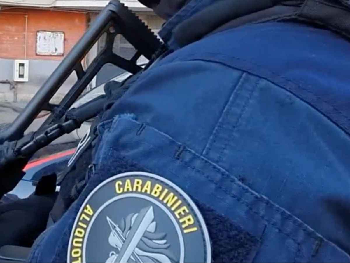 Scampia, fuga prima del blitz dei Carabinieri